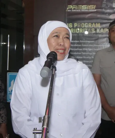gubernur jawa timur khofifah indar parawansa jalani pemeriksaan 10072025