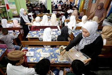 guru bagikan menu mbg untuk berbuka puasa di sd negeri 17 satu atap gorontalo