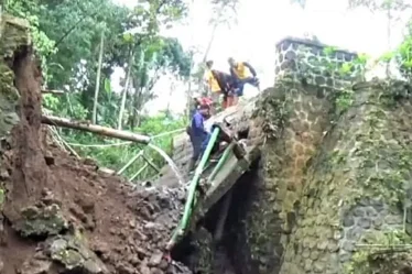 jembatan putus ngrambe ngawi