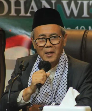 ketua mui bidang hubungan luar negeri dan kerja sama internasional sudarnoto abdul hakim