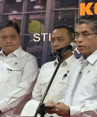 menko perekonomian airlangga hartarto dan menteri ketenagakerjaan yassierli