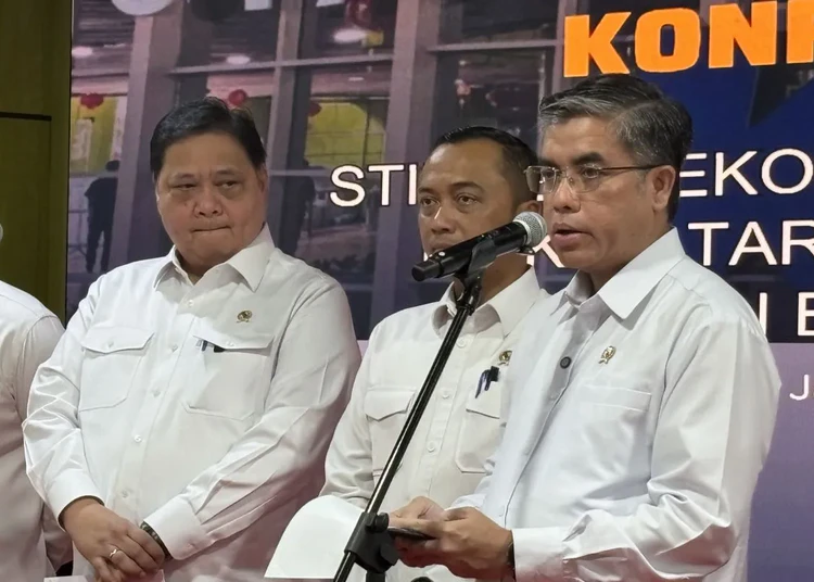 menko perekonomian airlangga hartarto dan menteri ketenagakerjaan yassierli