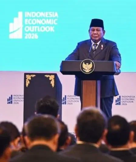 presiden prabowo hadiri indonesia economic outlook 130226