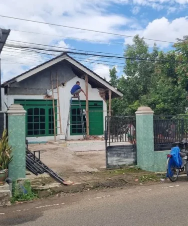 teras rumah warga ambrol gempa pacitan