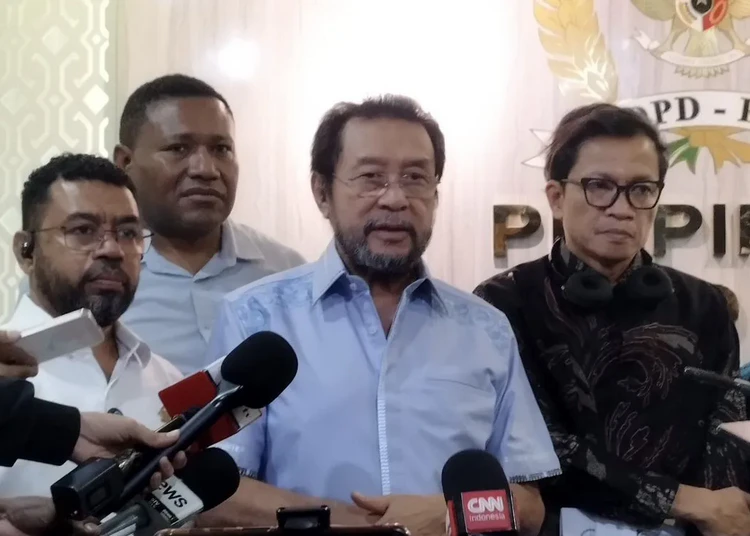 wakil ketua dpd ri yorrys raweyai dan direktur eksekutif amnesty international indonesia usman hamid