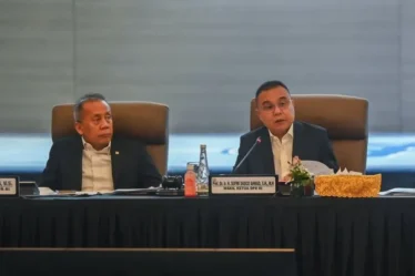 wakil ketua dpr sufmi dasco ahmad memimpin rapat koordinasi pemulihan pascabencana