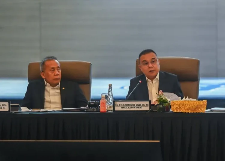 DPR Minta Pemerintah Izinkan Bantuan Diaspora Malaysia untuk Korban Bencana Sumatra 1 wakil ketua dpr sufmi dasco ahmad memimpin rapat koordinasi pemulihan pascabencana