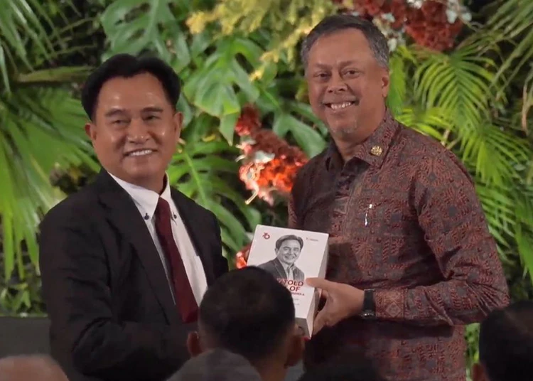 yusril luncurkan delapan buku rekam jejak 70 tahun perjalanan hidup