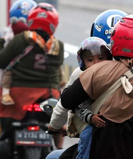 MTI dan KPAI Minta Pemerintah Larang Mudik Lebaran Pakai Sepeda Motor Bawa Anak 5 arus mudik di jembatan suramadu pada h 1 lebaran 090424