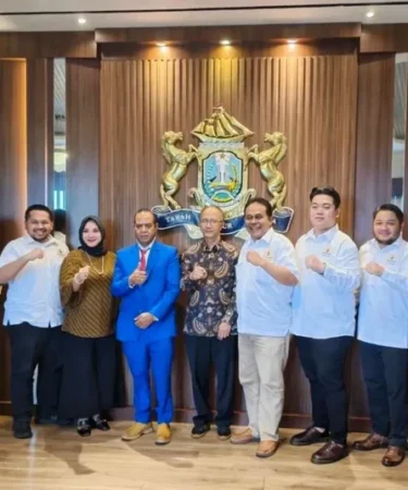 asisten atase industri dan perdagangan timor leste kunjungi kadin jawa timur 750x536 1