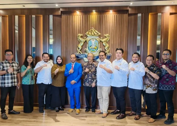 Kadin Jatim dan Timor Leste Perkuat Kerja Sama Perdagangan, UMKM, dan Daur Ulang 1 asisten atase industri dan perdagangan timor leste kunjungi kadin jawa timur 750x536 1