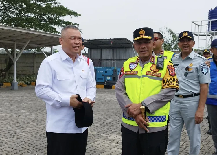 menhub dudy purwagandhi pantau persiapan one way nasional di gerbang tol cikampek utama