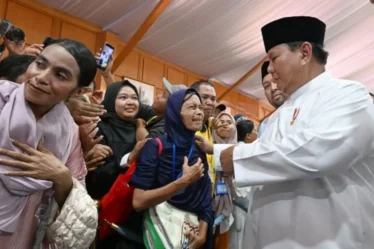 presiden prabowo sapa warga dalam open house di istana
