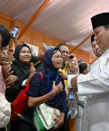 presiden prabowo sapa warga dalam open house di istana
