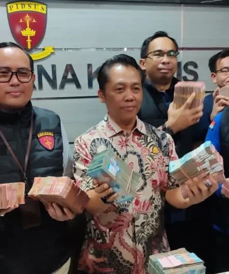 barang bukti pungli perizinan esdm jatim