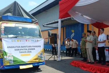 bupati jember muhammad fawait melepas angkutan bantuan pangan