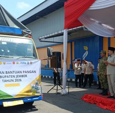 bupati jember muhammad fawait melepas angkutan bantuan pangan