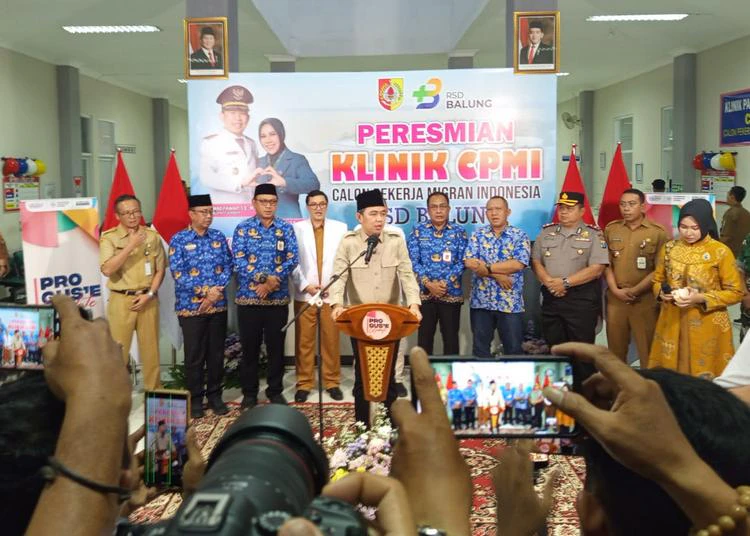 bupati jember resmikan klinik cpmi di rsd balung