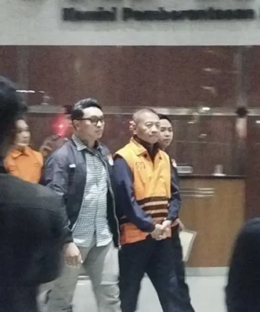 bupati tulungagung gatut sunu wibowo jadi tersangka kasus korupsi pemerasan