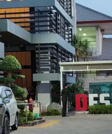 kejati jatim geledah kantor dinas esdm