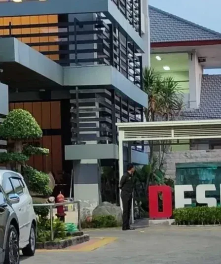 kejati jatim geledah kantor dinas esdm