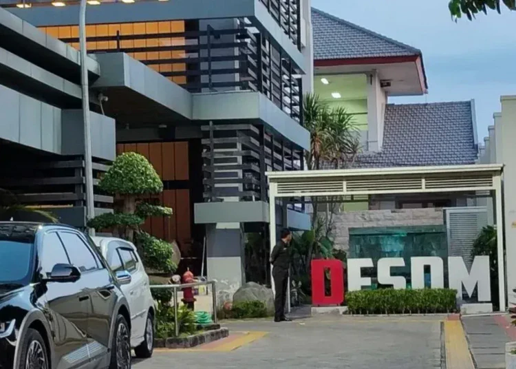 Kejati Jatim Geledah Kantor Dinas ESDM Terkait Dugaan Pungli Perizinan 1 kejati jatim geledah kantor dinas esdm