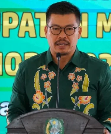 ketua dprd magetan suratno