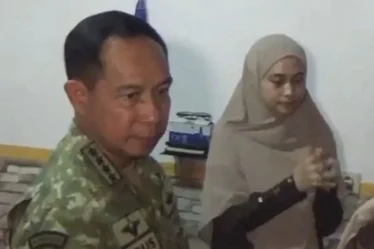 panglima tni jenderal agus subiyanto melayat rumah duka prajurit