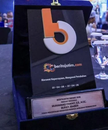 penghargaan beritajatim award 2026 bupati jember muhammad fawait 750x536 1