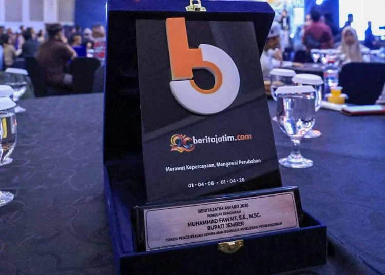 penghargaan beritajatim award 2026 bupati jember muhammad fawait 750x536 1