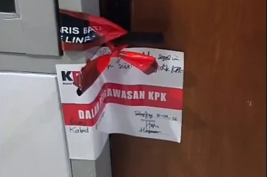 pintu ruang kerja dinas pupr tulungagung disegel kpk