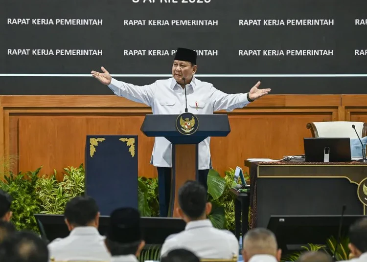 Prabowo Tegaskan Rangkaian Kunjungan Luar Negeri untuk Amankan Pasokan Minyak 1 presiden prabowo beri taklimat saat pimpin rapat kerja 1