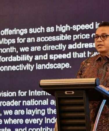 Wamenkomdigi sebut Internet Rakyat solusi pemerataan akses digital 2 750x536 1