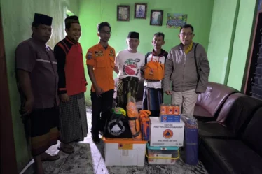 bpbd jember bantu warga korban kebakaran