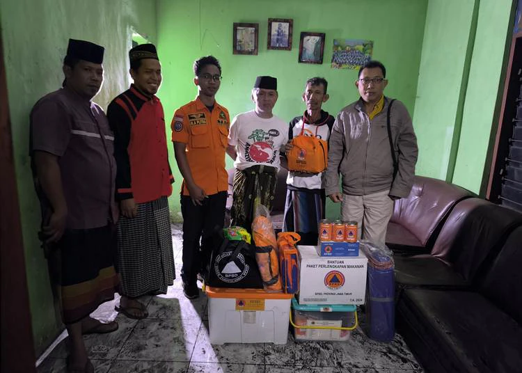 bpbd jember bantu warga korban kebakaran