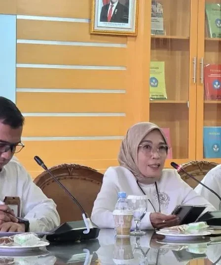 Kemendikdasmen Tegaskan Tidak Ada PHK Massal Guru Non-ASN di 2026 5 dirjen gtk kemendikdasmen nunuk suryani 750x536 1
