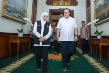 gubernur jatim khofifah indar parawansa dan kepala brin arif satria