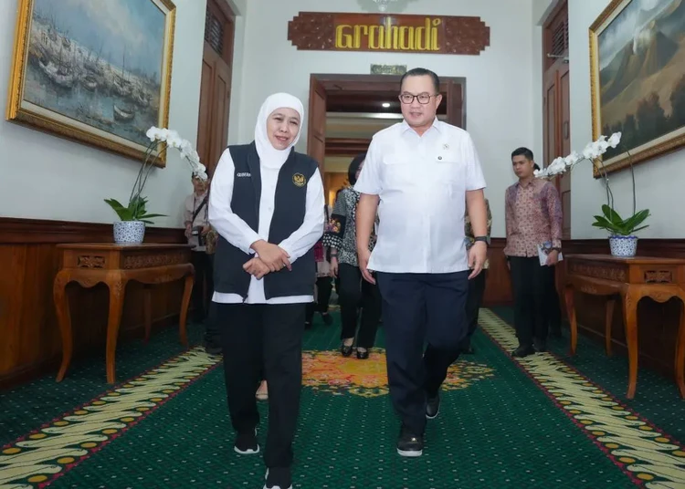 gubernur jatim khofifah indar parawansa dan kepala brin arif satria
