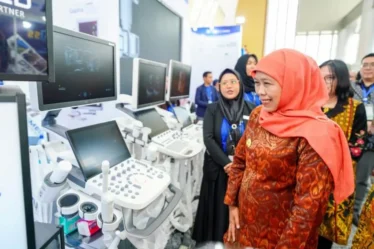 gubernur jatim khofifah indar parawansa tinjau surabaya hospital expo xx 2026