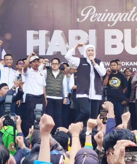 gubernur jatim khofifah peringatan hari buruh 2026