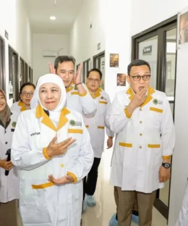 gubernur jatim khofifah resmikan instalasi karantina terpadi jatim hub 750x536 1