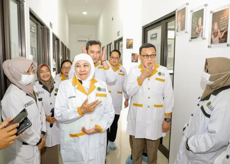 gubernur jatim khofifah resmikan instalasi karantina terpadi jatim hub 750x536 1