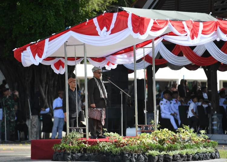 mendikdasmen abdul muti pimpin upacara hardiknas 2026