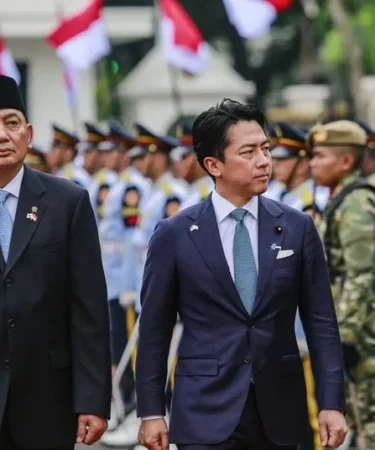 menhan ri sjafrie sjamsoeddin dan menhan jepang shinjiro koizumi 750x536 1