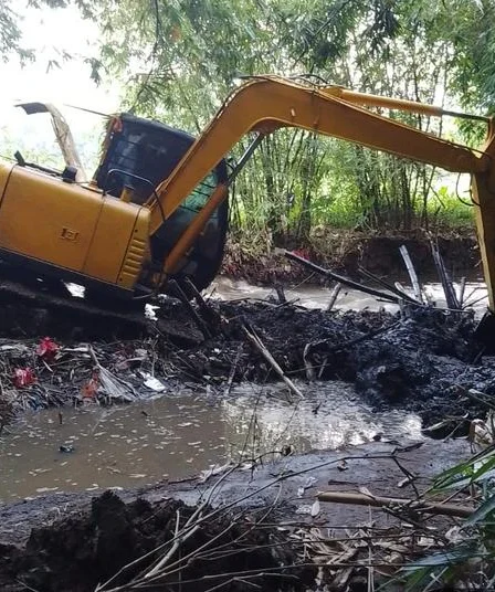 Cegah Banjir Tahunan, Desa Mumbulsari Jember Lakukan Normalisasi Sungai 3 normalisasi sungai mumbulsari jember