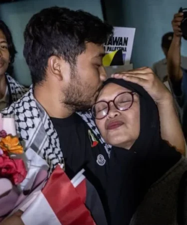 sembilan wni kembali ke indonesia