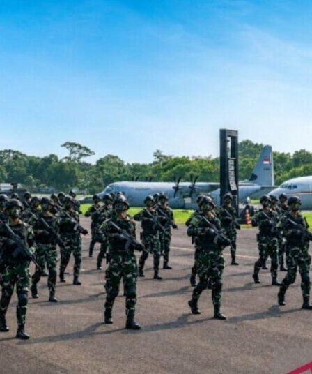 Kemhan Tampilkan Pasukan Pengendali Drone Kamikaze di Lanud Halim 5 Kemhan pamerkan pasukan ahli drone kamikaze saat defile di Lanud Halim 750x536 1