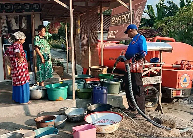bpbd purbalingga distribusikan air bersih 1