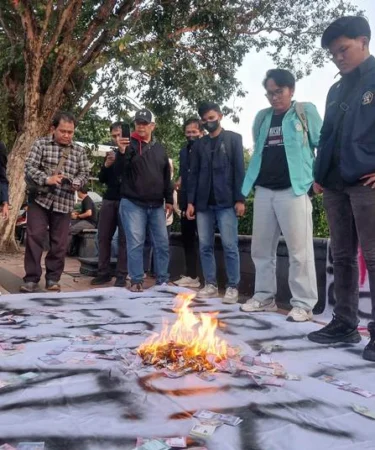 demo aliansi bem si di semarang