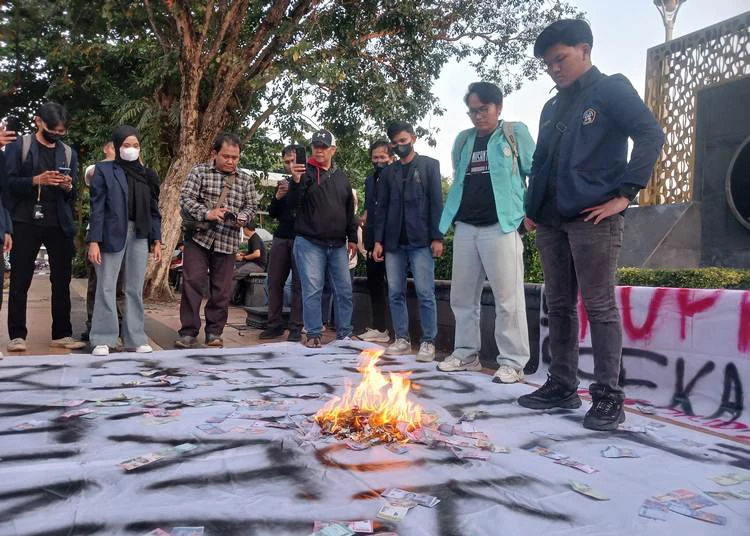 demo aliansi bem si di semarang